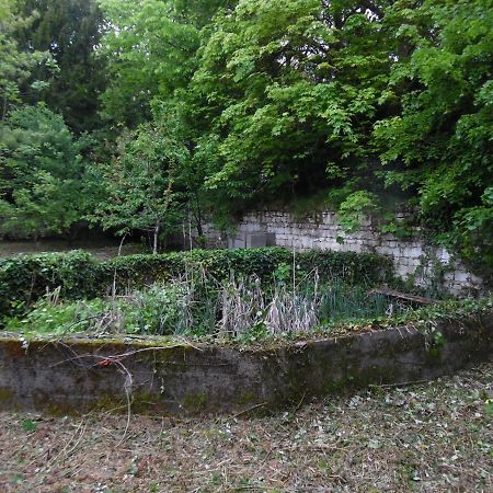 Appartement Le Compostelle Prieure Gite Les Medievales à Courchamps Extérieur photo