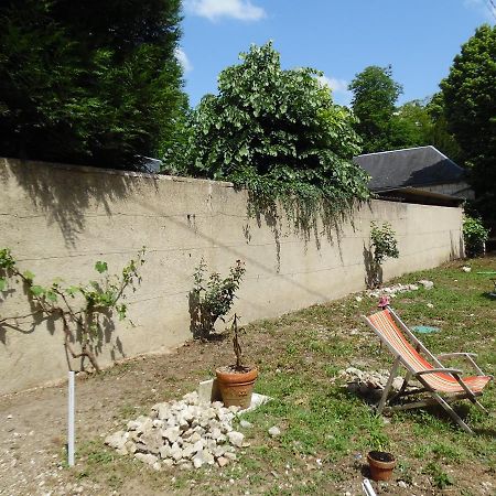 Appartement Le Compostelle Prieure Gite Les Medievales à Courchamps Extérieur photo