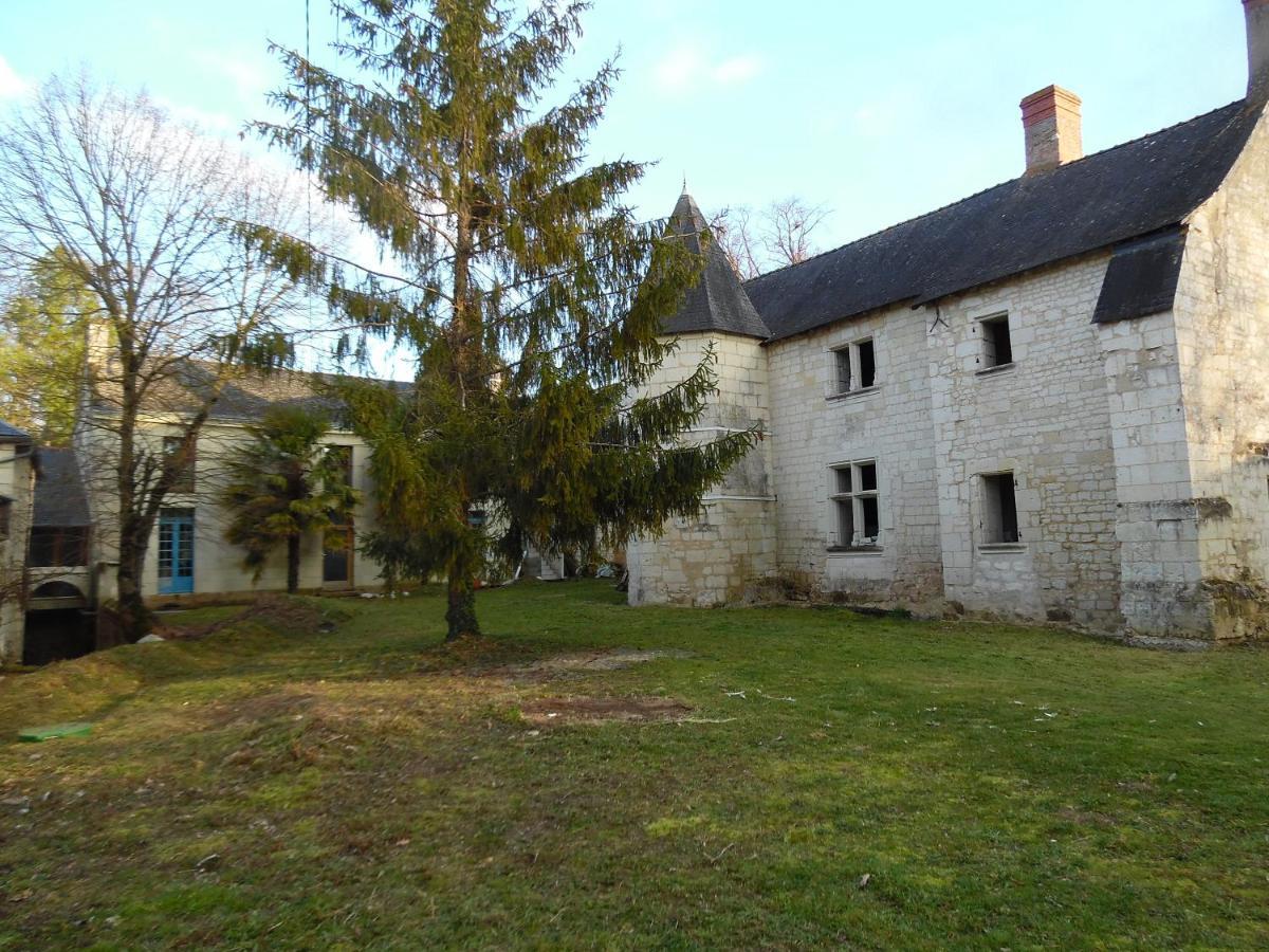 Appartement Le Compostelle Prieure Gite Les Medievales à Courchamps Extérieur photo