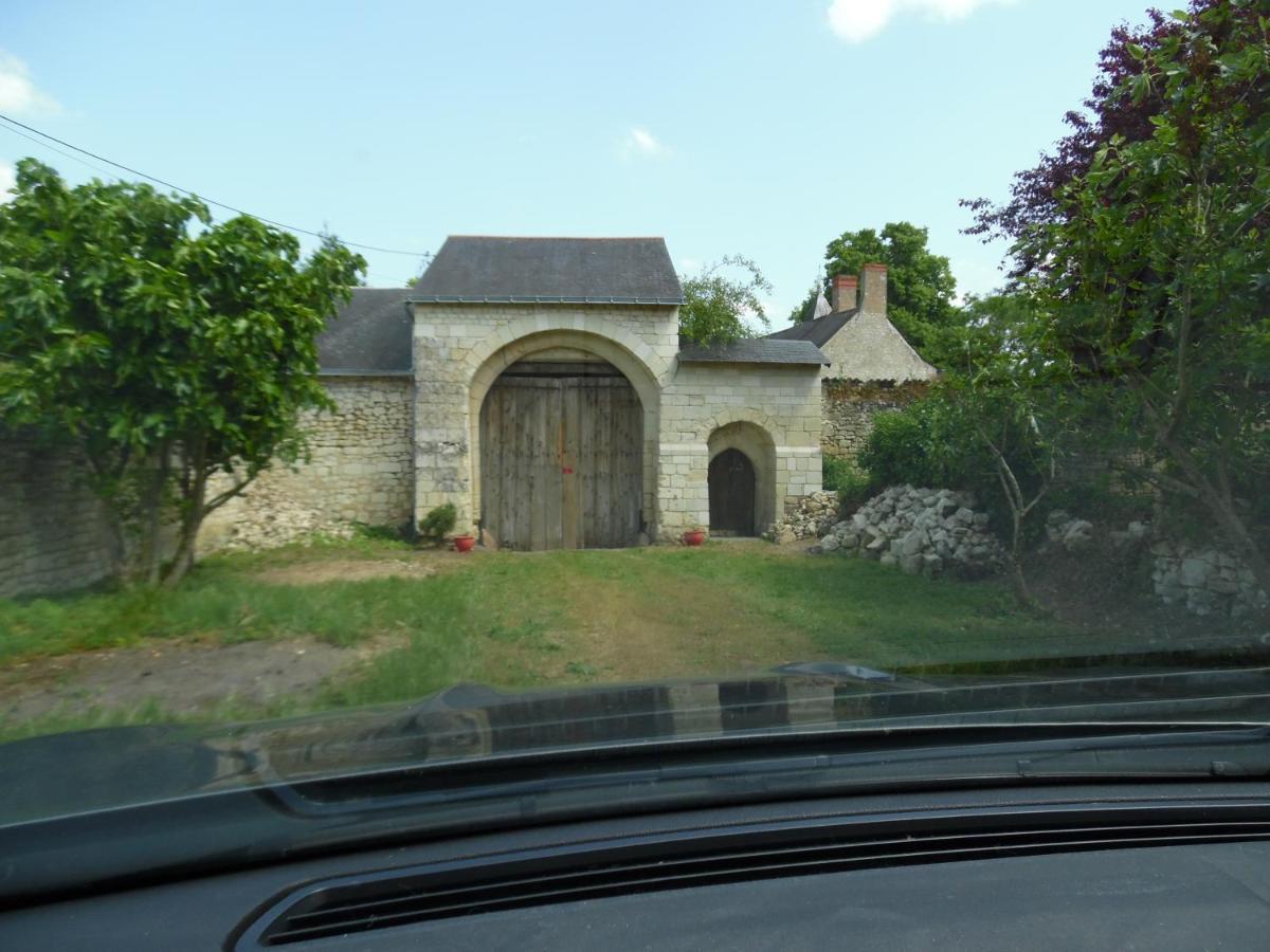 Appartement Le Compostelle Prieure Gite Les Medievales à Courchamps Extérieur photo