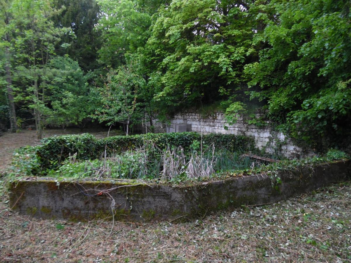 Appartement Le Compostelle Prieure Gite Les Medievales à Courchamps Extérieur photo