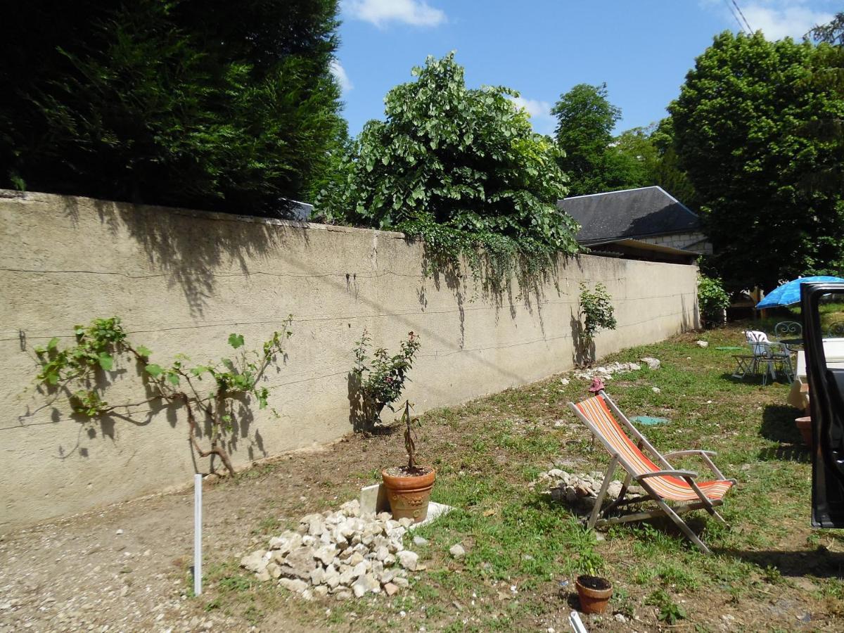 Appartement Le Compostelle Prieure Gite Les Medievales à Courchamps Extérieur photo